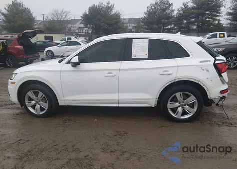 2018 Audi Q5 2.0T Premium/2.0T Tech Premium z USA, uszkodzony, nr VIN WA1BNAFY2J2240907